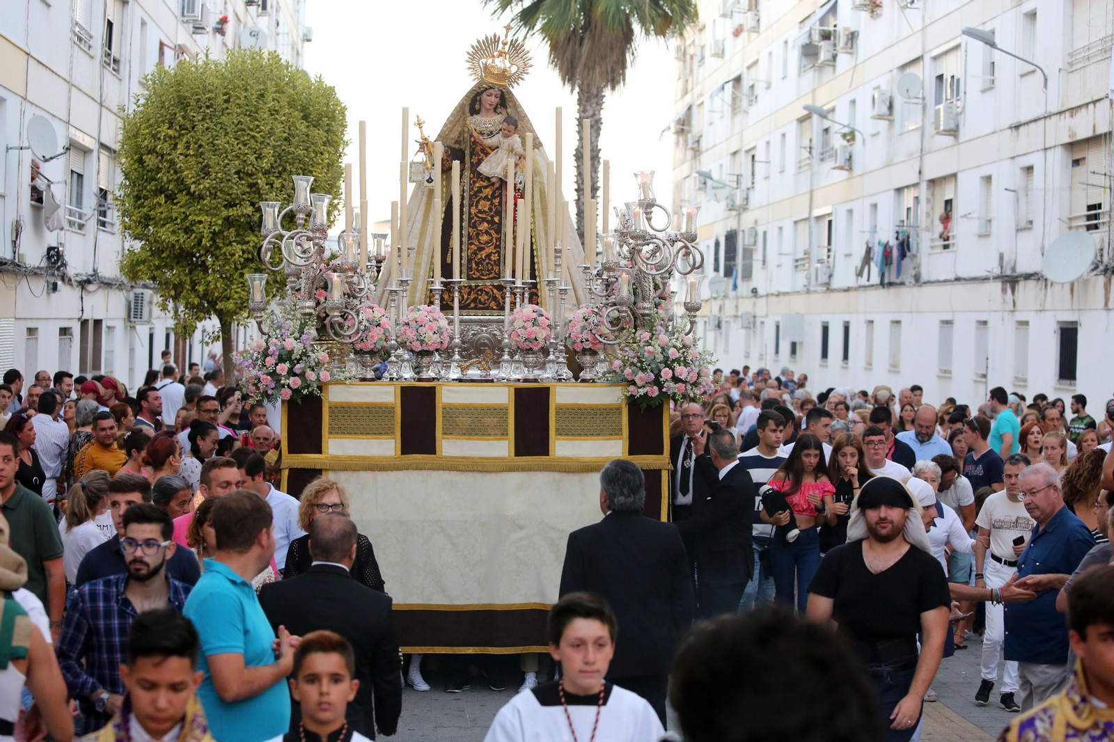 Procesión de la Virgen del Carmen por su barriada