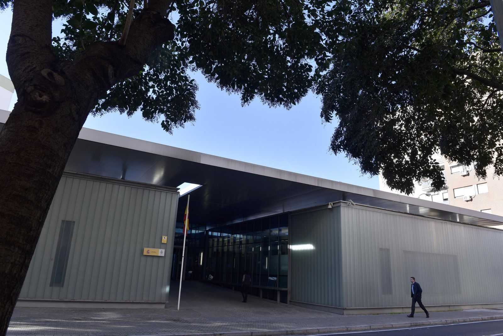 La puerta de la comisaría del distrito Macarena