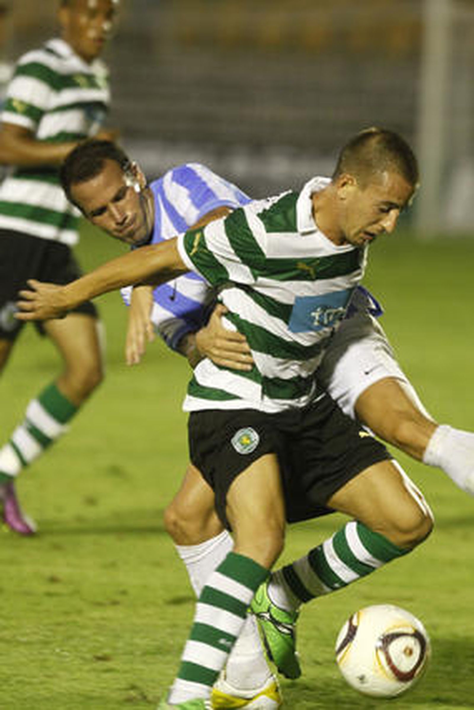 Apoño pelea con Joao Pereira. 

Foto: Jesus Marin