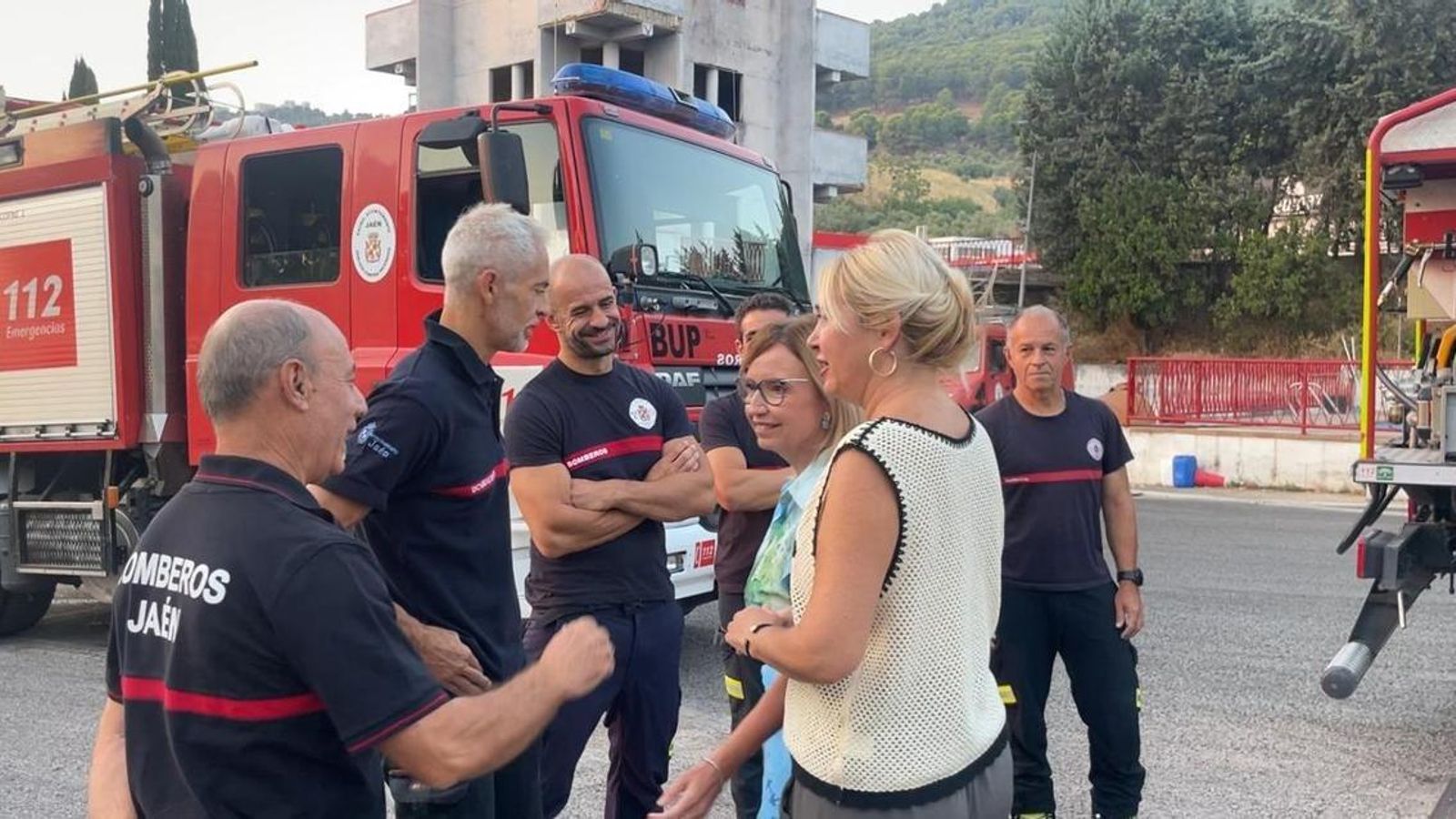 Despedida institucional al equipo de bomberos voluntario.
