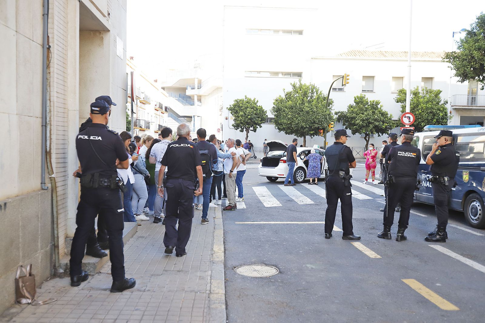 Llegada a los juzgados del detenido por el atropello mortal en Gibraleón