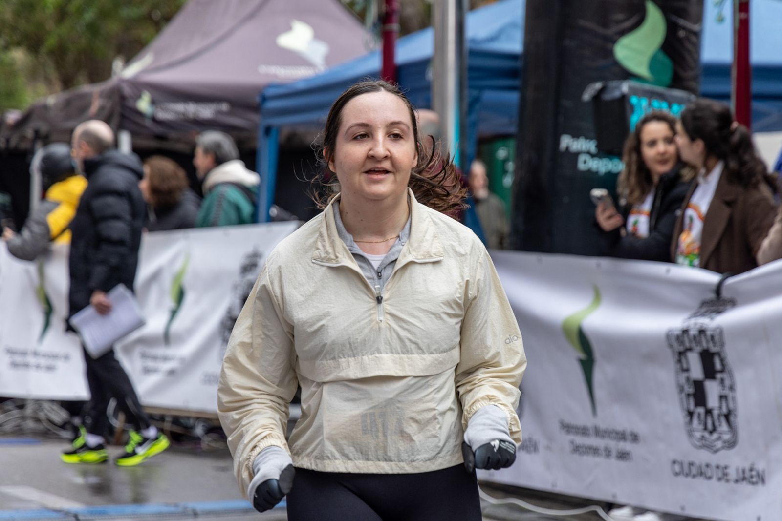 En imágenes: la lluvia no frena a más de un millar de corredores en la V Carrera Popular del IES San Juan Bosco (2)