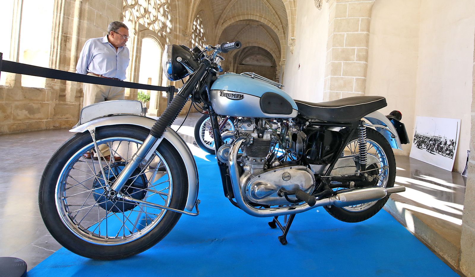Imágenes de la ' Exposición de Motos Clásicas' en los Claustros