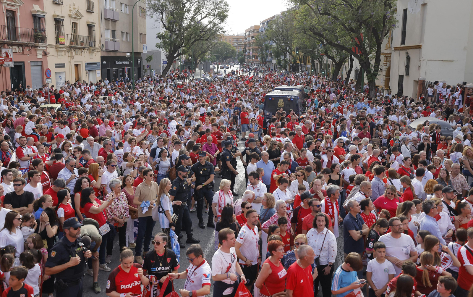 Las imágenes del Sevilla fc por las calles de Sevilla como campeón de la Europa League