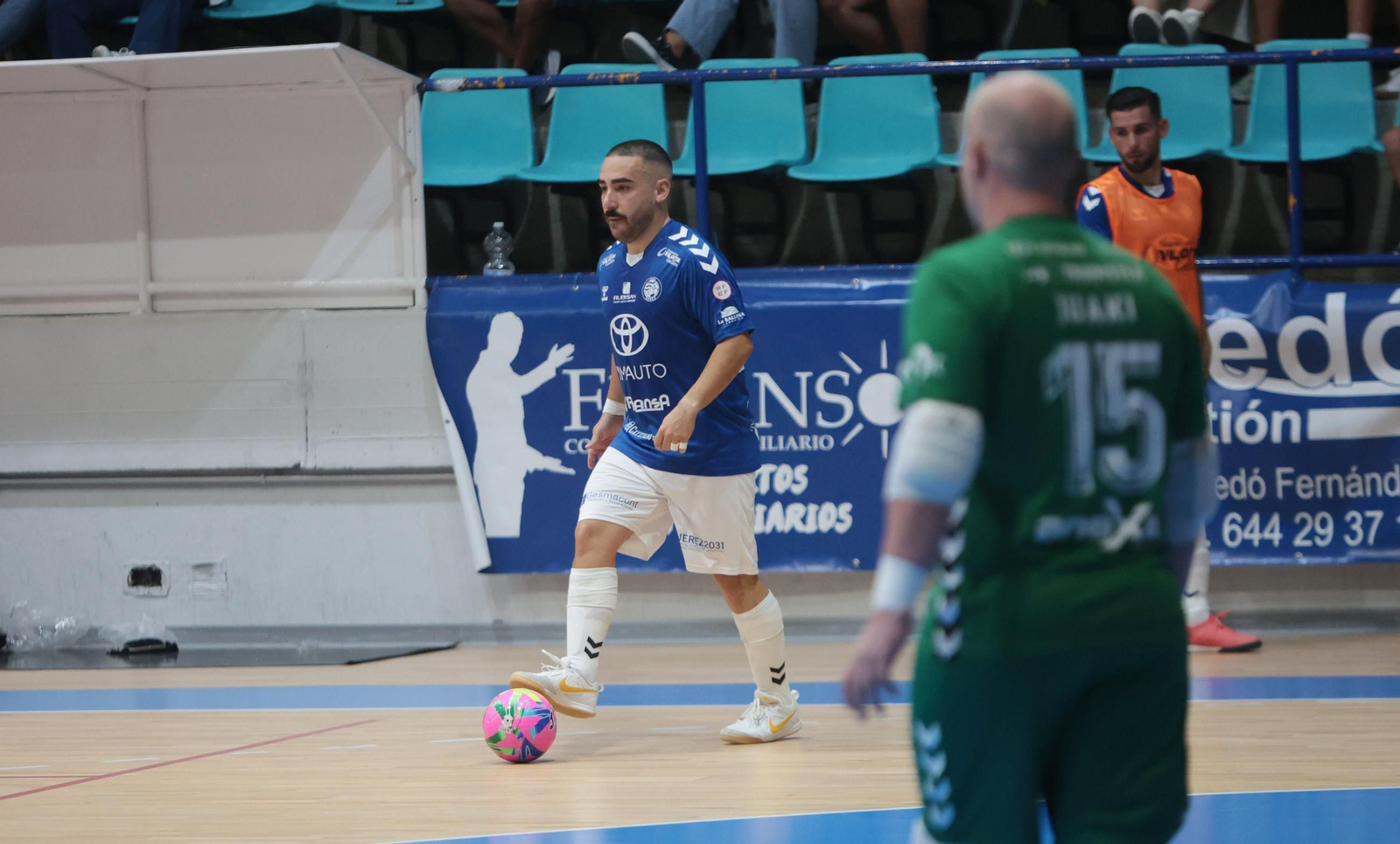 Imágenes del encuentro Xerez Toyota-Alchoyano en el Polideportivo Ruiz-Mateos de Jerez
