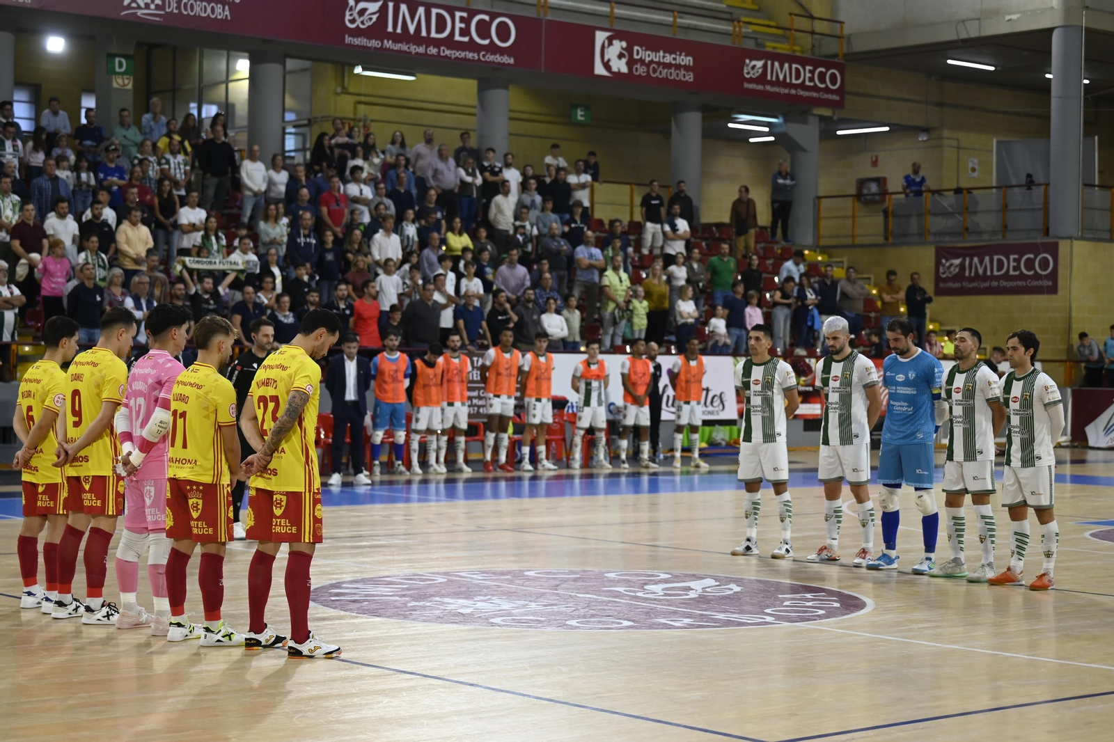 Las mejores fotos del ambiente en Vista Alegre en el Córdoba Futsal - Mazanares