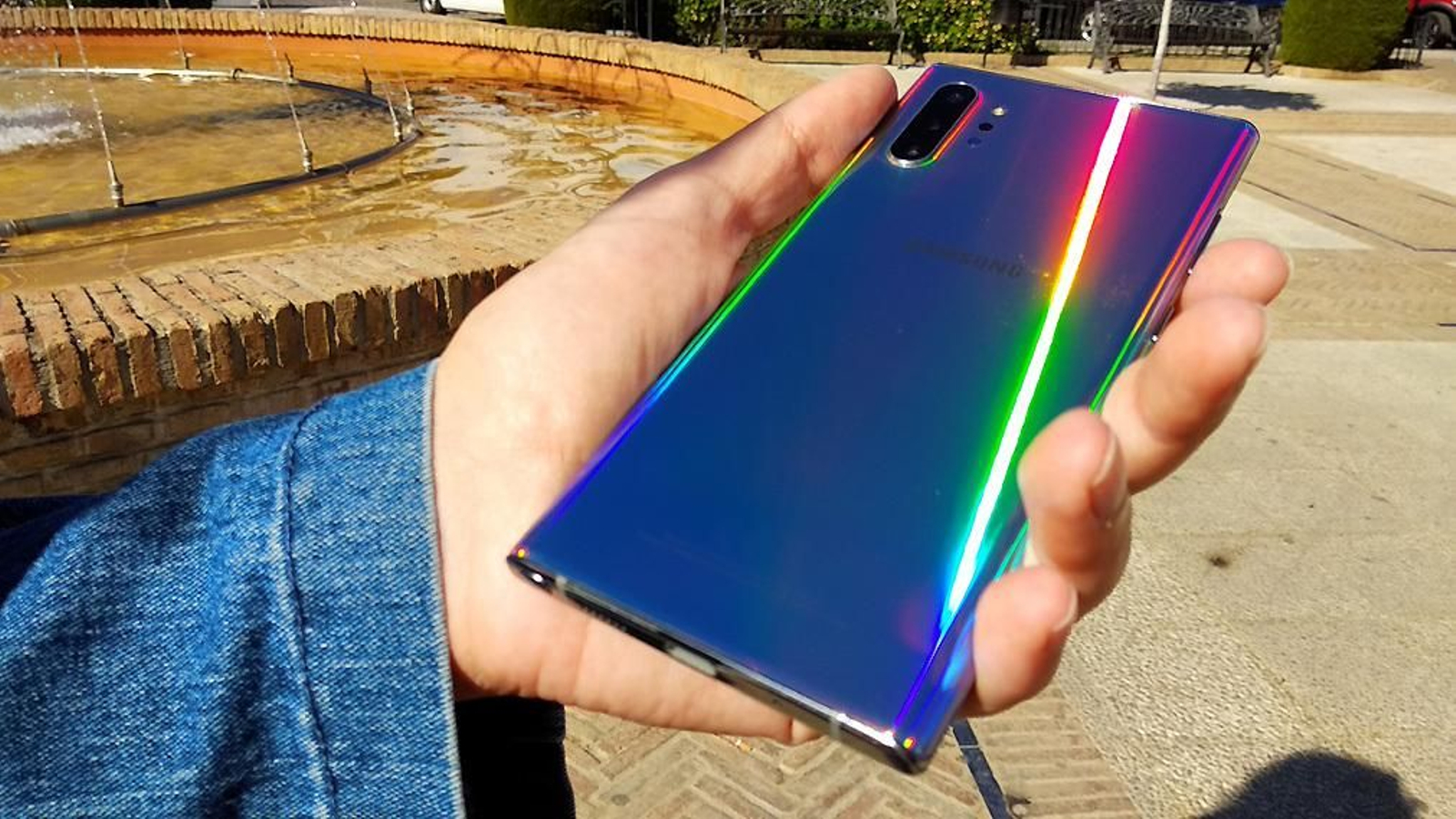 Análisis del Samsung Galaxy Note10+ - Trasera con acabado Aura Glow