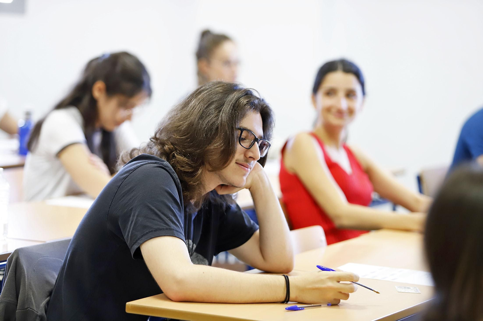 Imágenes del comienzo de las pruebas de evaluación para el acceso a la universidad en Huelva