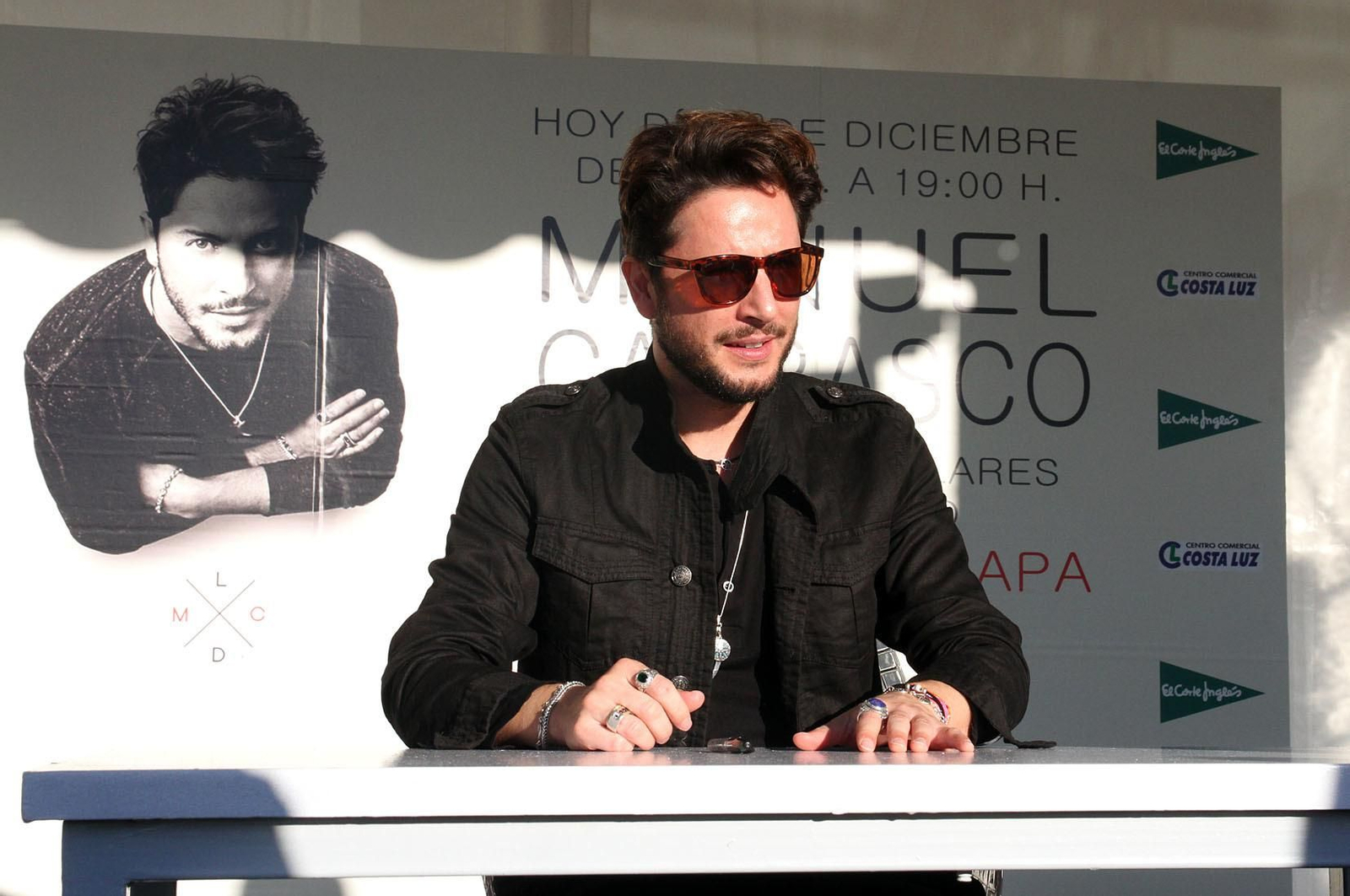 Manuel Carrasco firma sus discos, en imágenes