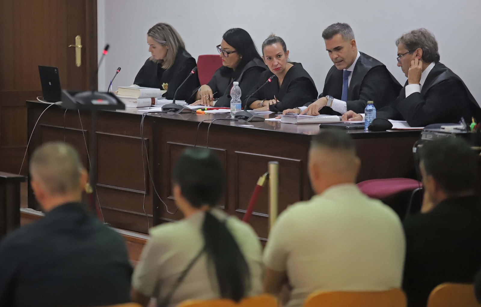 Fotos de la primera sesión del juicio por el naufragio del Rúa Mar en Algeciras