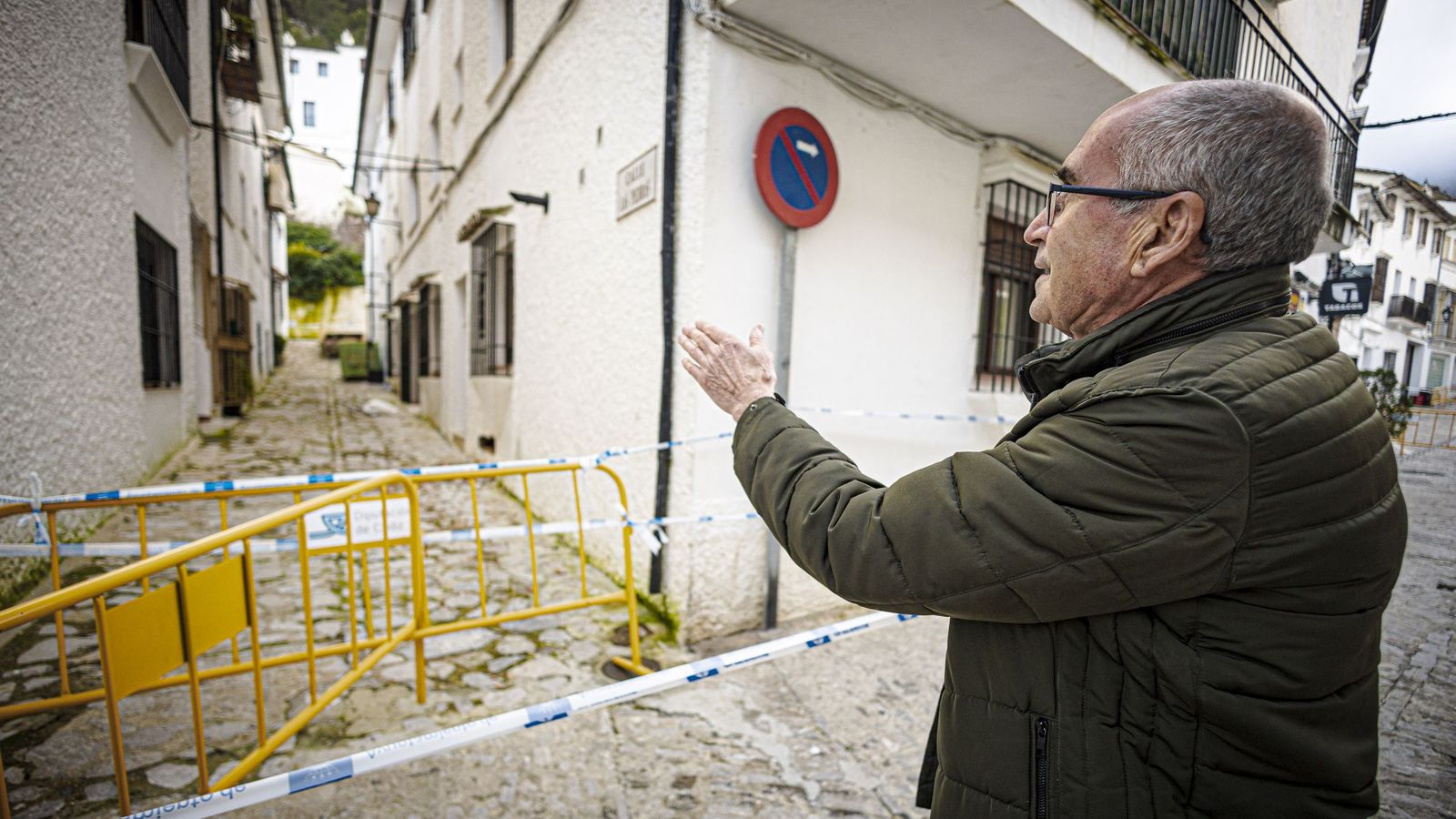 Las imágenes del retorno de los vecinos de Grazalema a sus casas después de once días desalojados