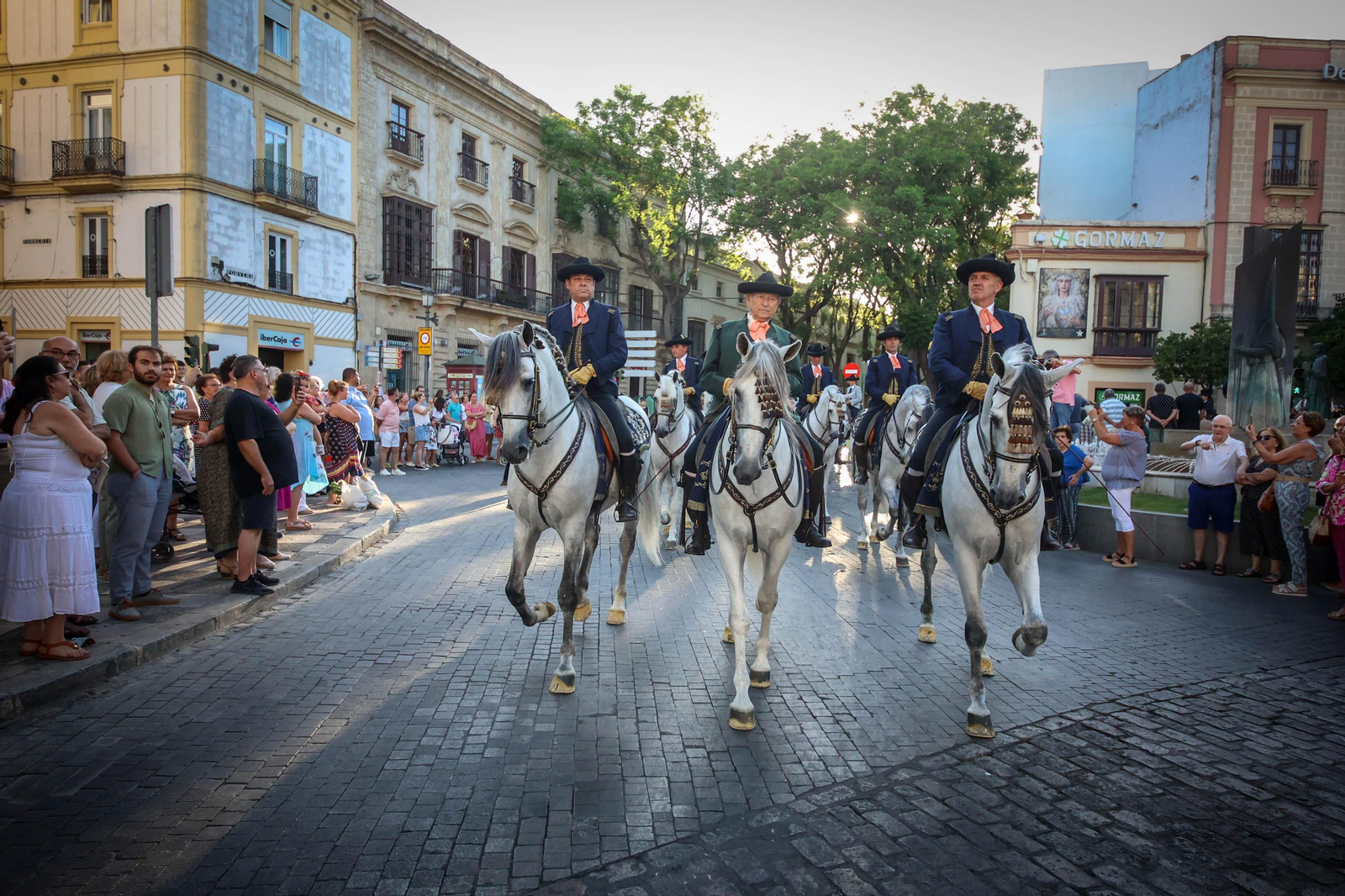 Búscate en la Parada Hípica por el 50 aniversario de Real Escuela en Jerez