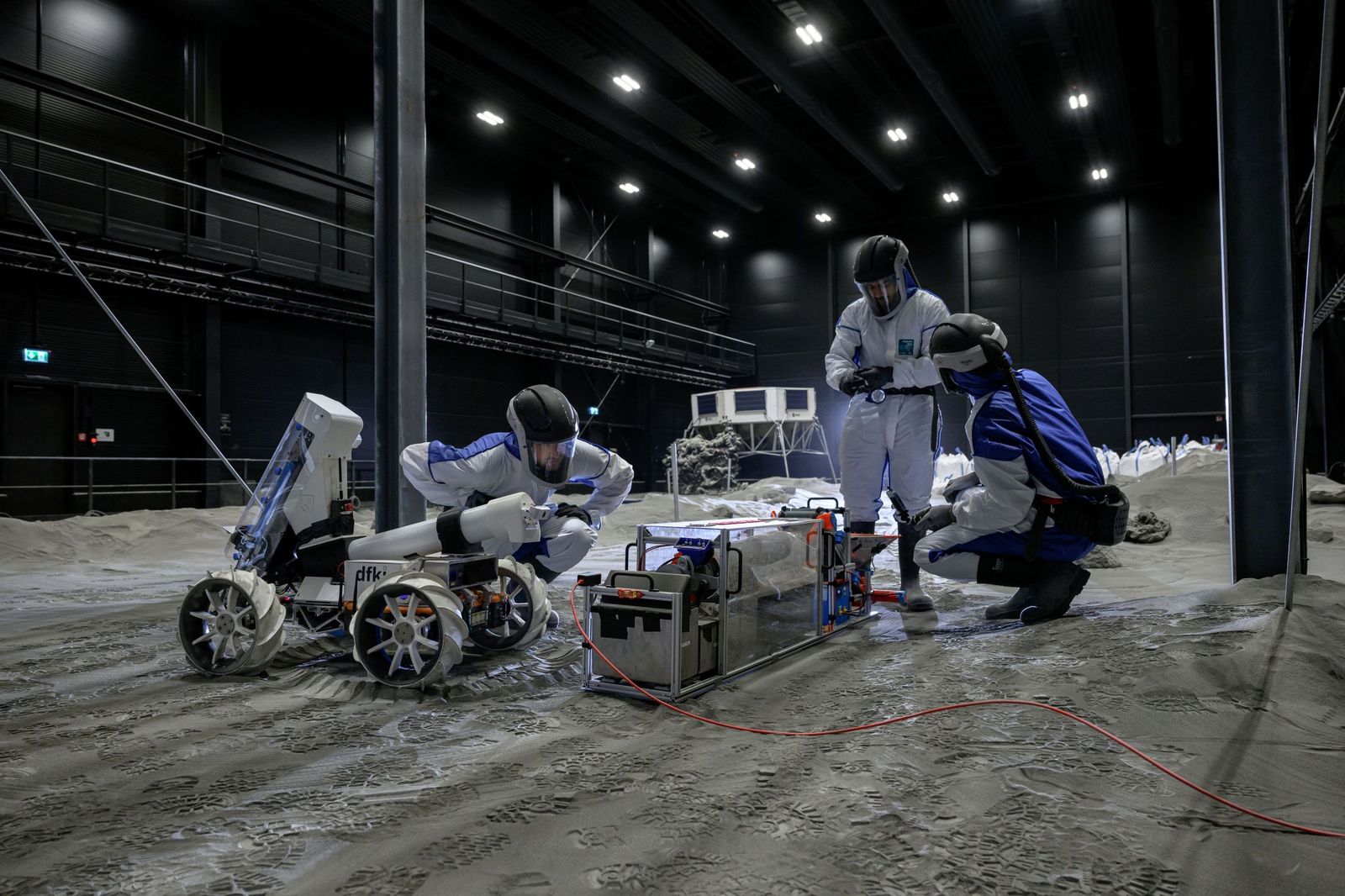 Miembros del equipo del Centro Aeroespacial Alemán (DLR)