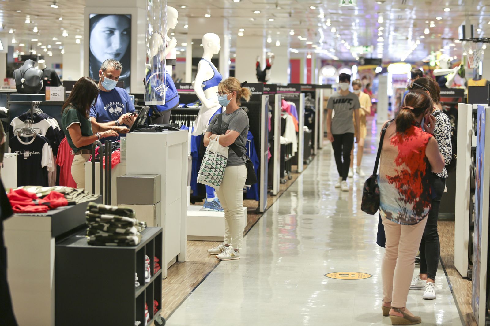 Las fotos de los centros comerciales de Málaga abiertos, en la fase 2 de la desescalada