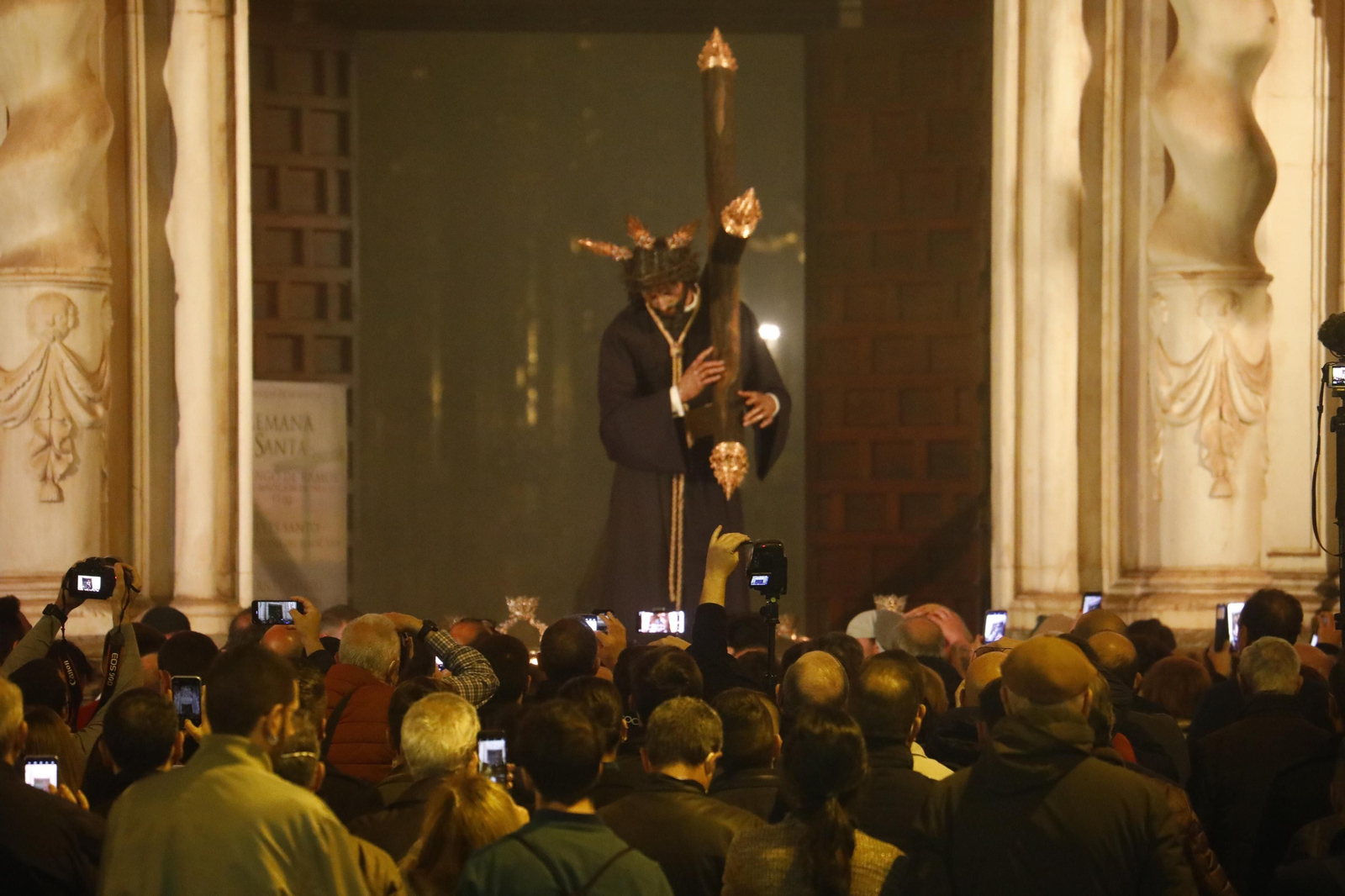 El vía crucis del Señor del Soberano Poder de Córdoba, en imágenes