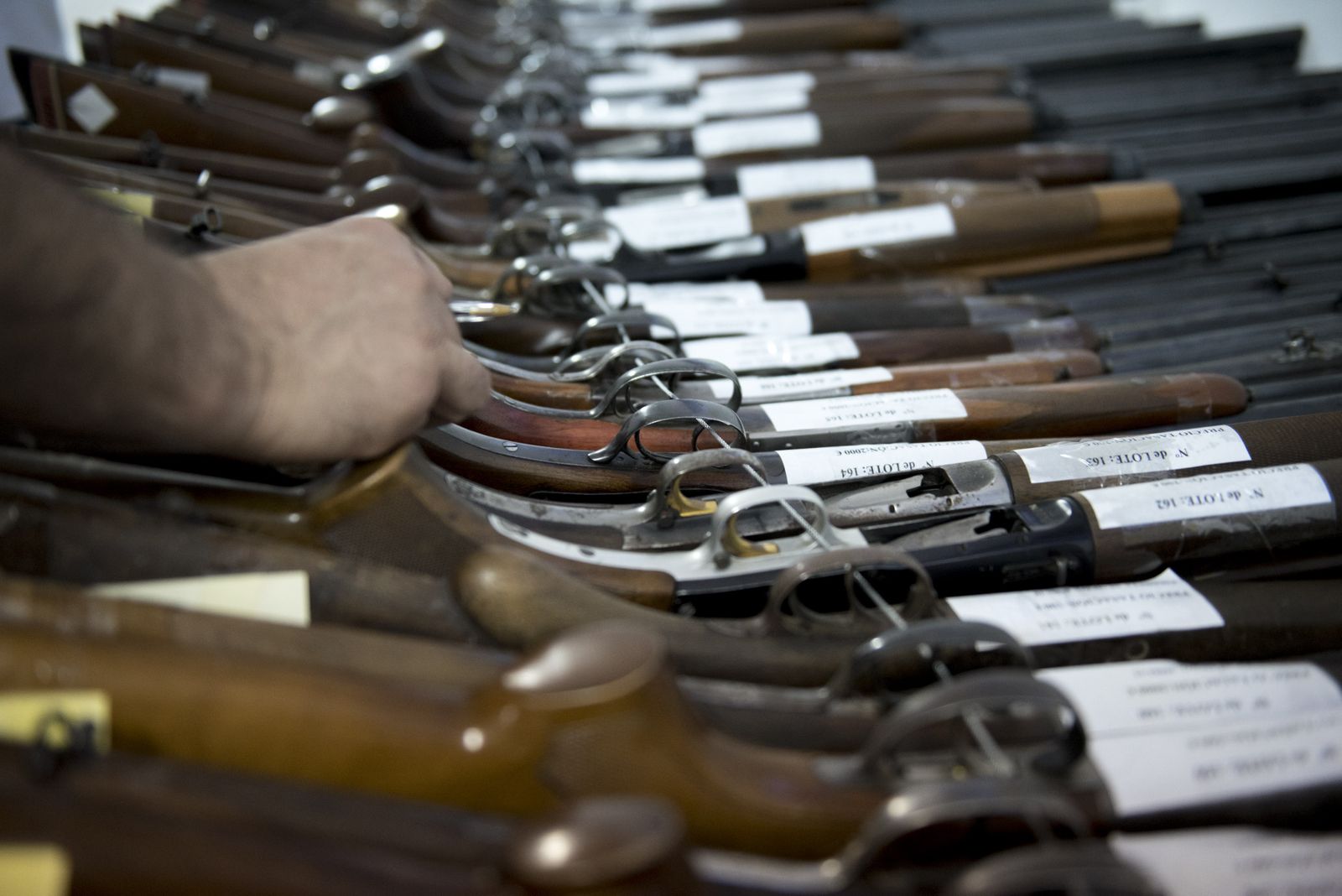 Imágenes de las armas subastadas por la Guardia Civil en Granada