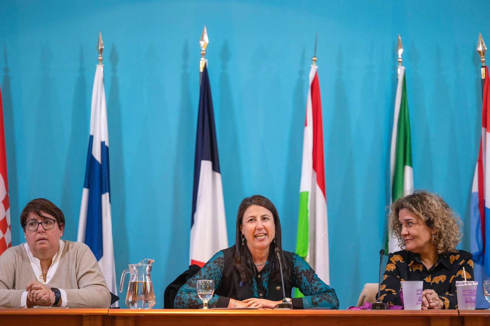 La vicerrectora de Internacionalización, Marcela Iglesias, acompañada por Laura Cubillana (izqda.) y Francisca Bernal. La vicerrectora de Internacionalización, Marcela Iglesias, acompañada por Laura Cubillana (izqda.) y Francisca Bernal.