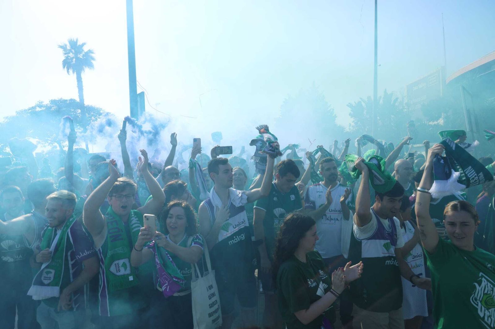 Recibimiento al Unicaja antes de las semifinales de la BCL, en fotos
