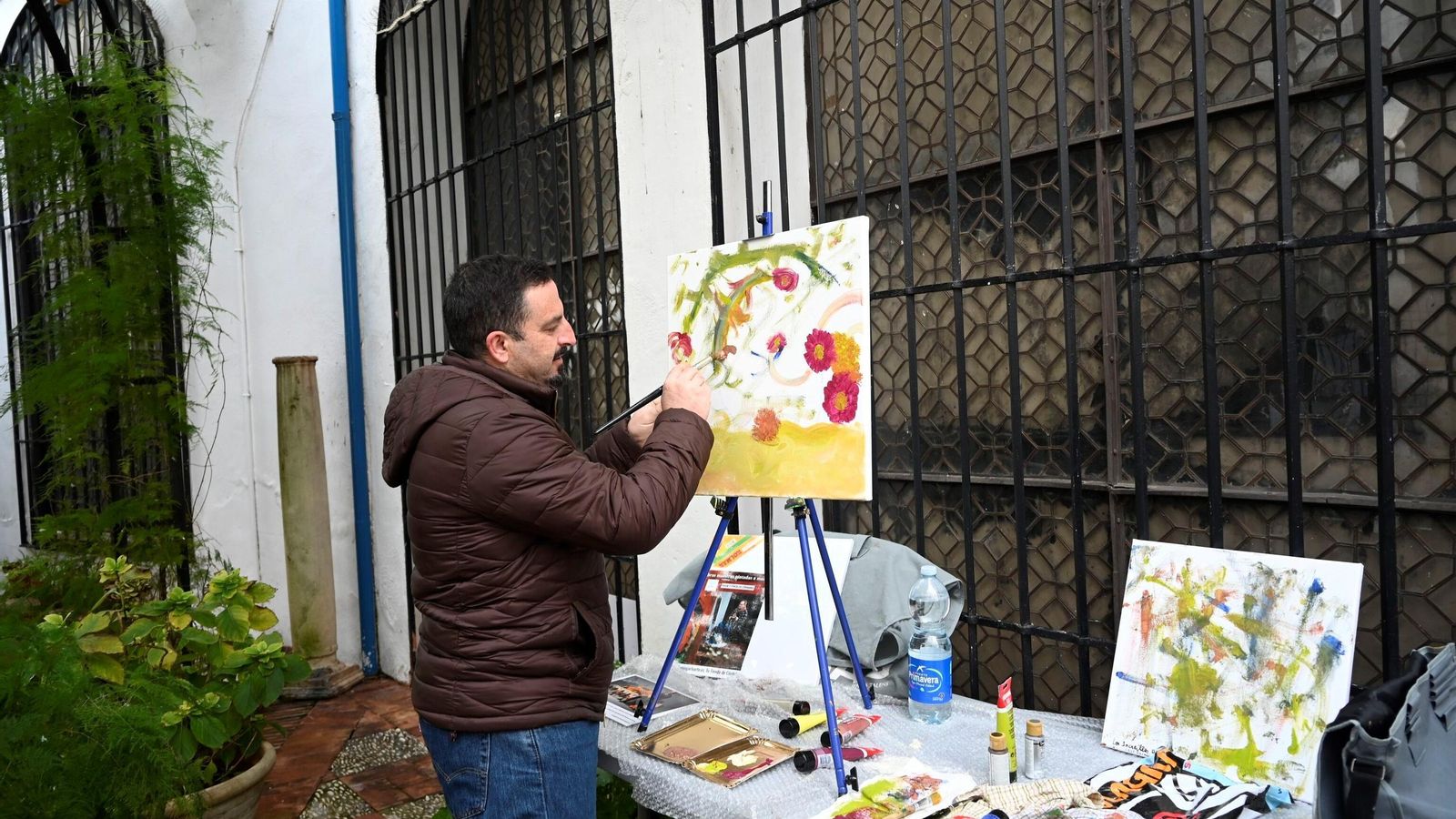 Jesús pinta en la casa patio de Julio Romero de Torres en Córdoba.