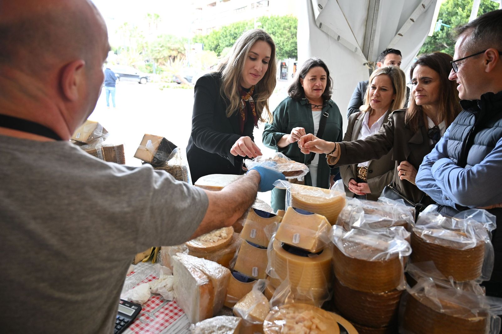 Un buen plan para el fin de semana: deguste el mejor queso artesanal en la Rambla de Almería