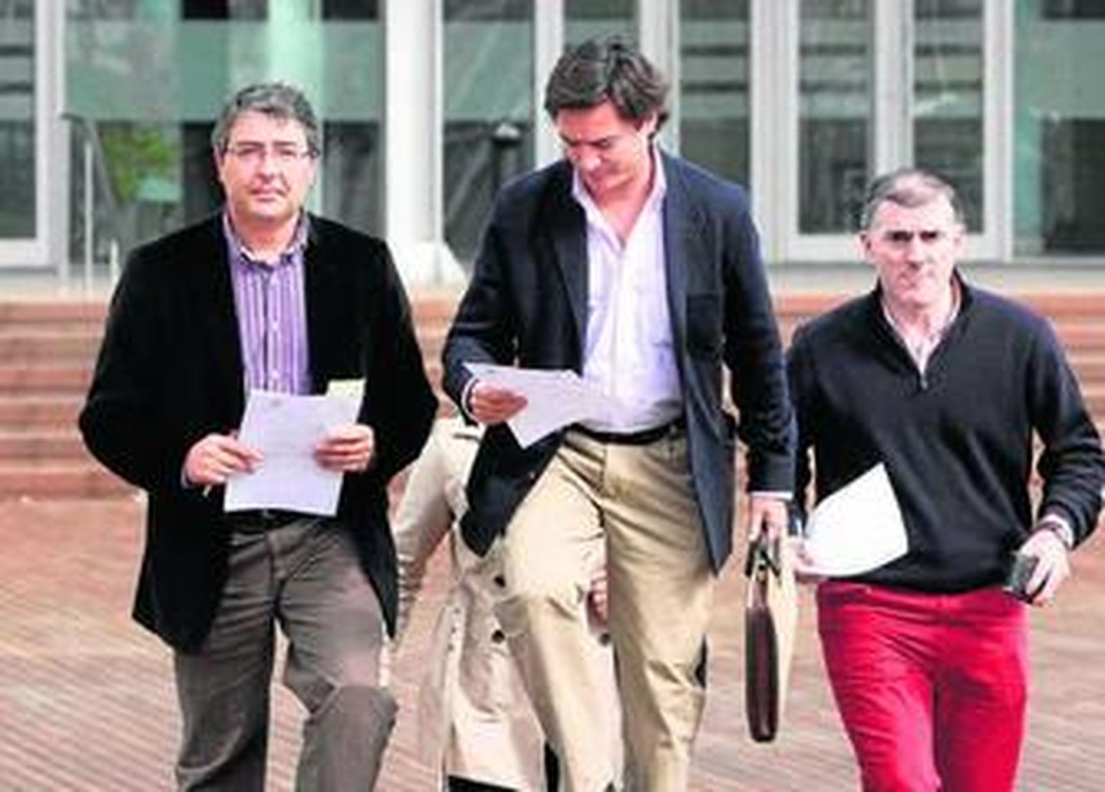 Francisco Salado, Juan José Bernal y Manuel Marmolejo, ayer en la sede de la Diputación.