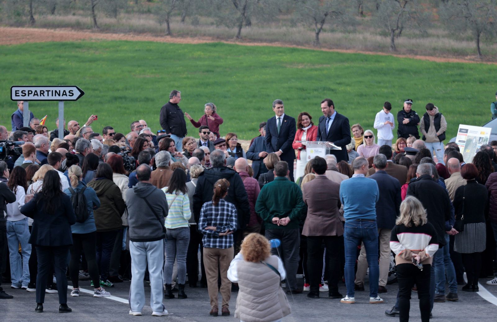 Inauguración de la histórica conexión de Espartinas con la A-49 y la SE-40