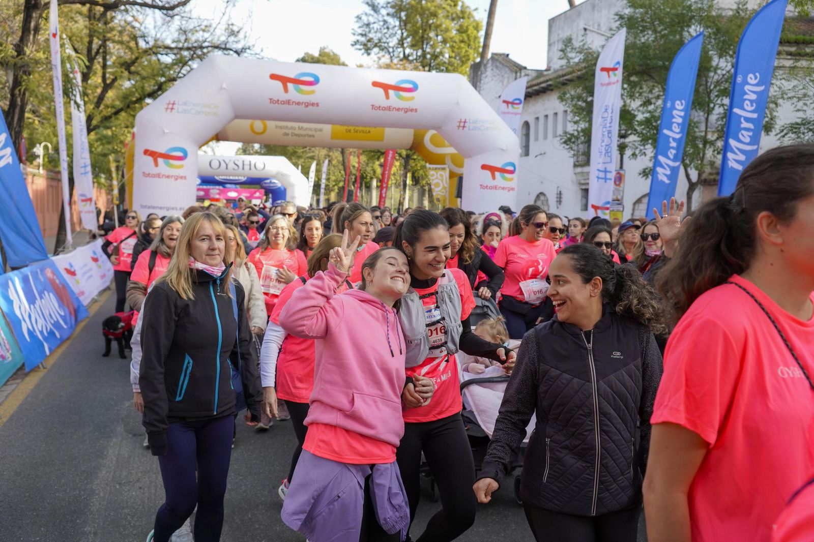 Búscate en las fotos de la Carrera de la Mujer de Sevilla