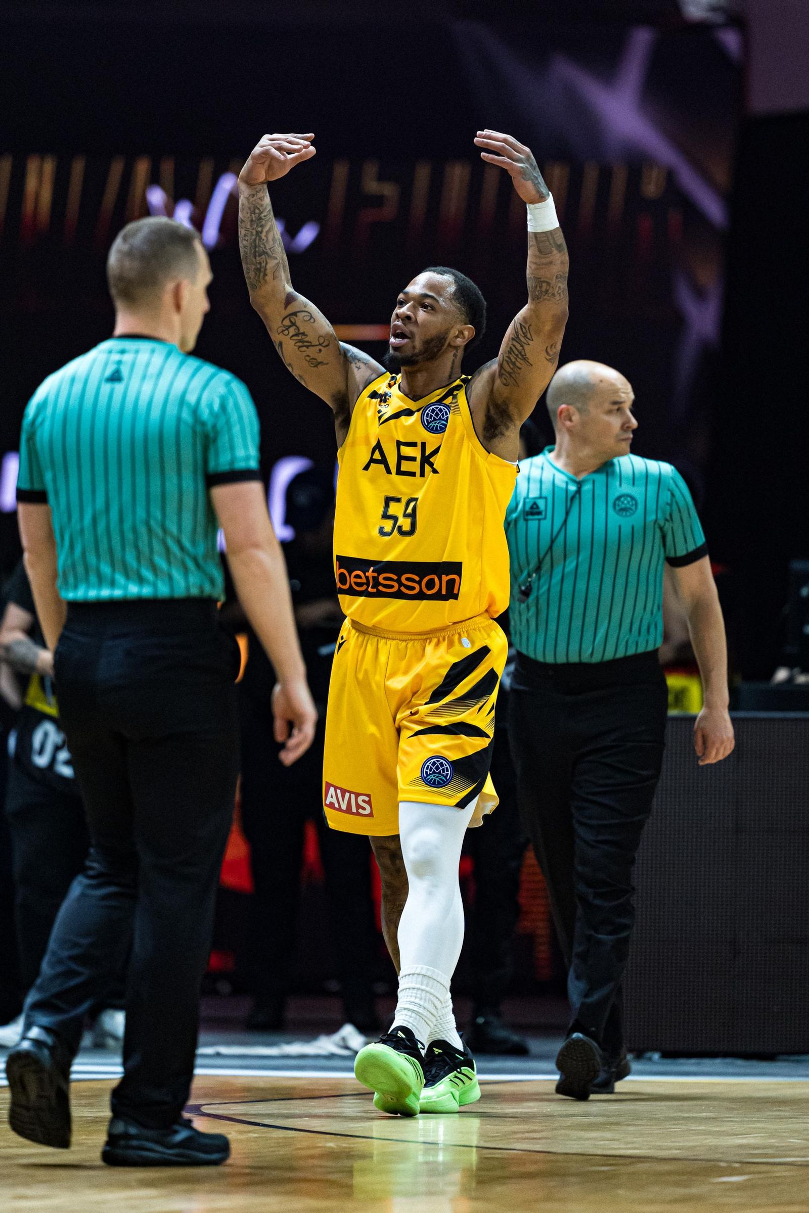 El AEK remonta y le quita al Tenerife el tercer puesto (77-73)