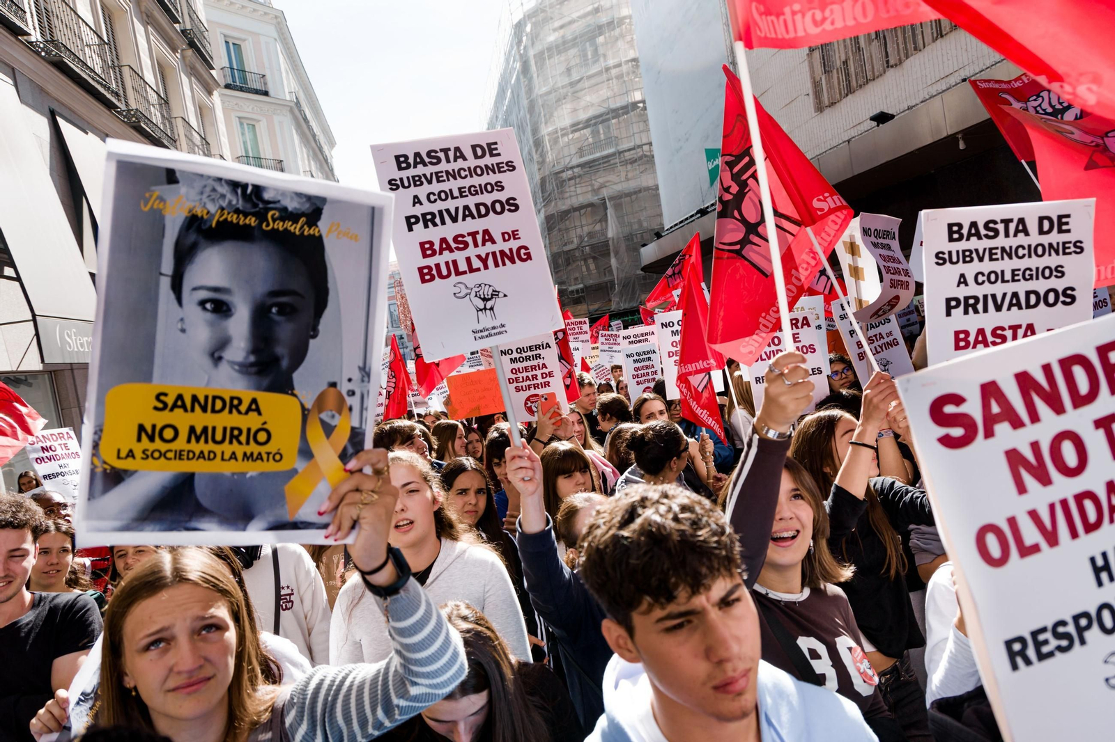 Las manifestaciones estudiantiles alzan su voz contra el 'bullying' a lo largo y ancho de España