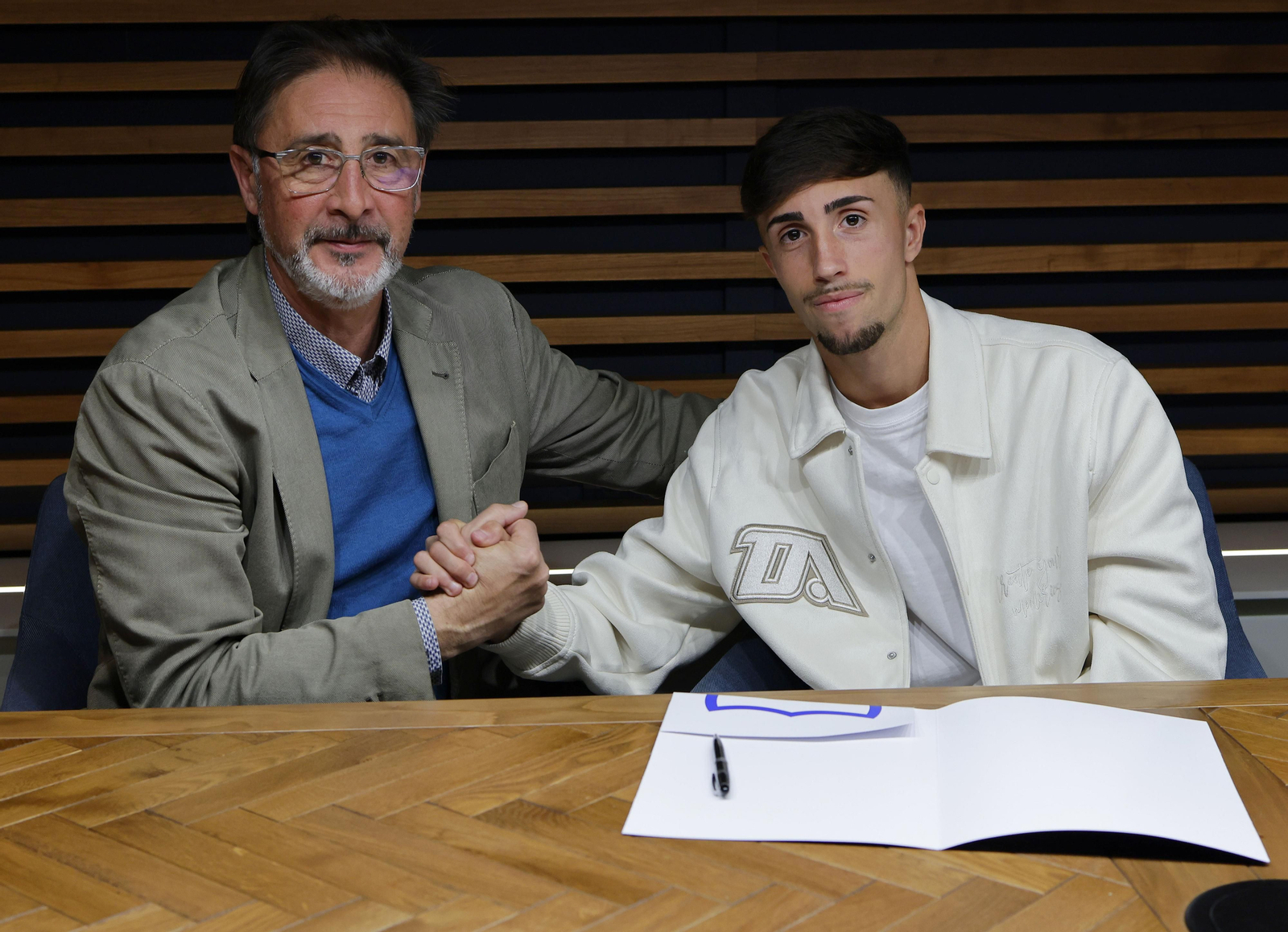 La sonrisa de David Larrubia tras renovar hasta 2027 con el Málaga CF