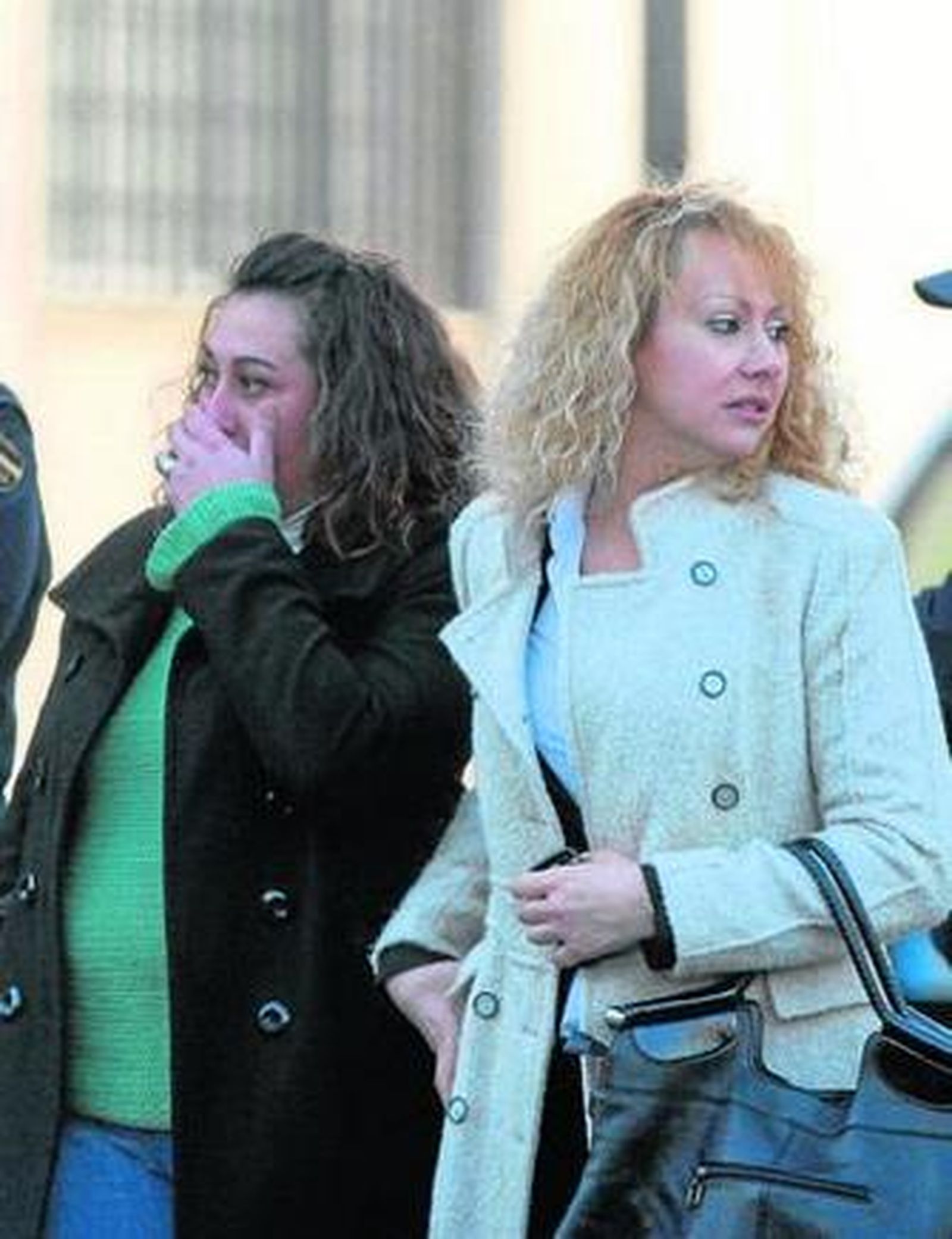 Dos de las testigos que pasaron ayer ante el tribunal.