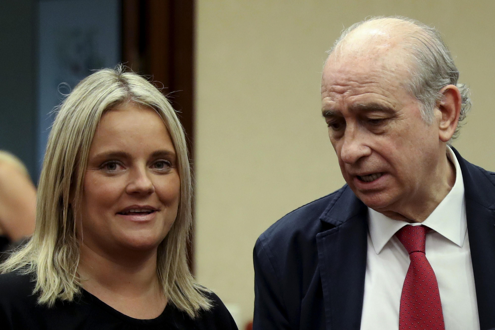 La diputada del PP Marimar Blanco (hermana de Miguel Ángel), junto a Jorge Fernández Díaz.