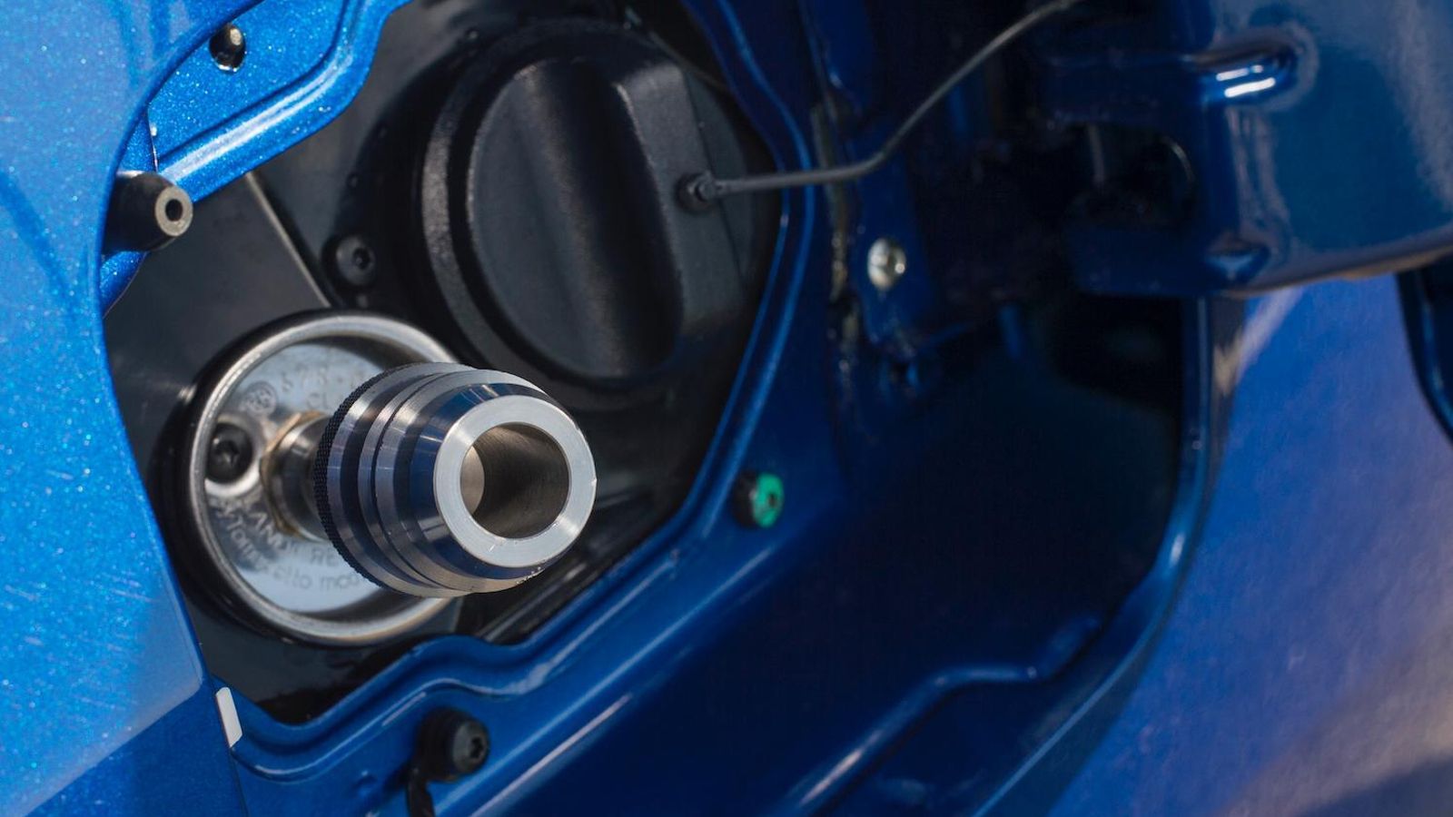 Para poder repostar el GLP se hace imprescindible usar una boquilla específica que, según los países, puede cambiar. El repostaje, una vez unida al boquerel, es automático.