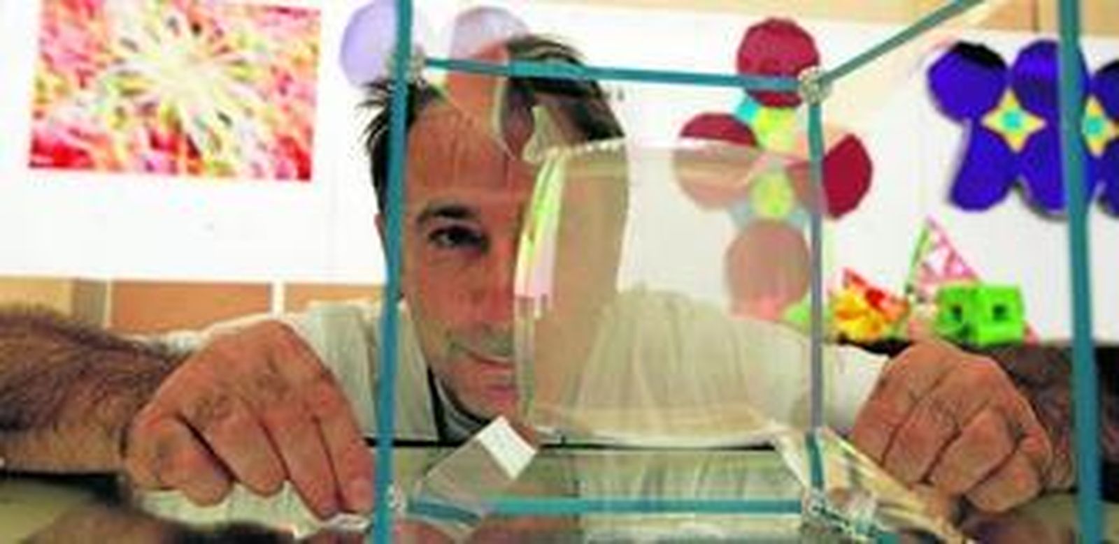 Experimentos de todo tipo invaden desde ayer las instalaciones de la Universidad de Almería.