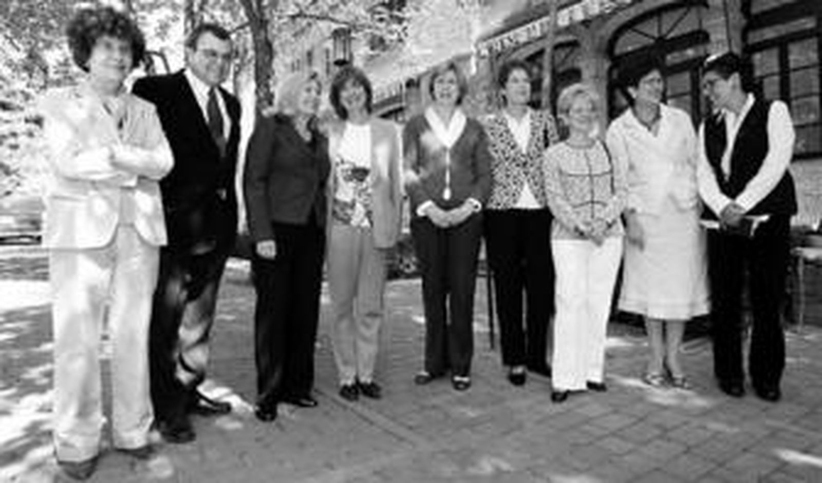 Editoras de España e Iberoamérica acompañadas por el coordinador del encuentro, Federico Ibáñez.