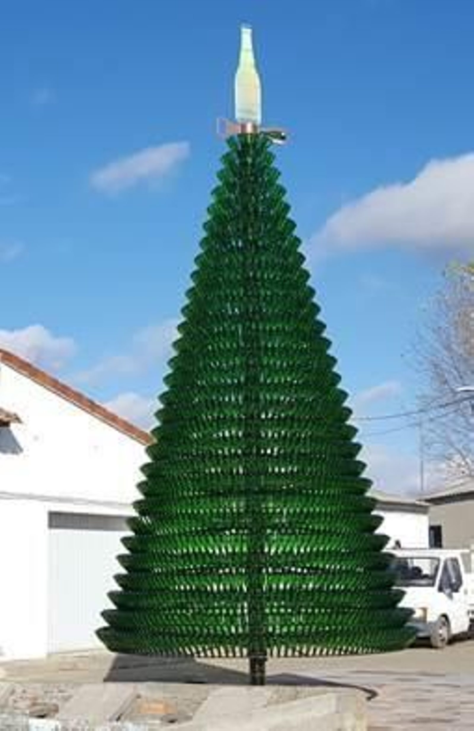Imagen del árbol navideño de Lagunilla de la Vega, en Palencia.