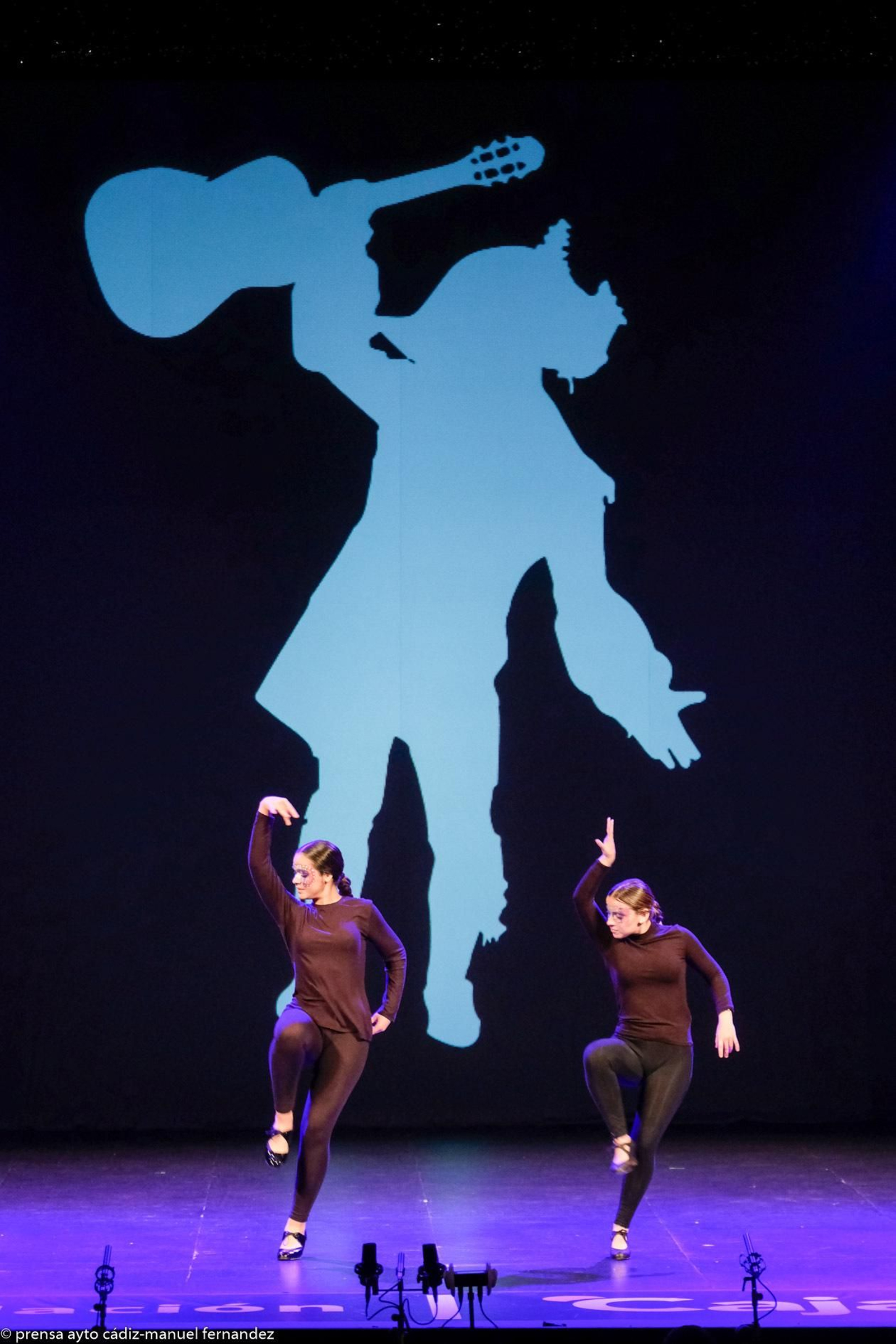 La final comenzó con un homenaje a Juan Carlos Aragón y Manolo Santander a cargo de los alumnos de la Escuela de Artes Escénicas Marta Ortiz.