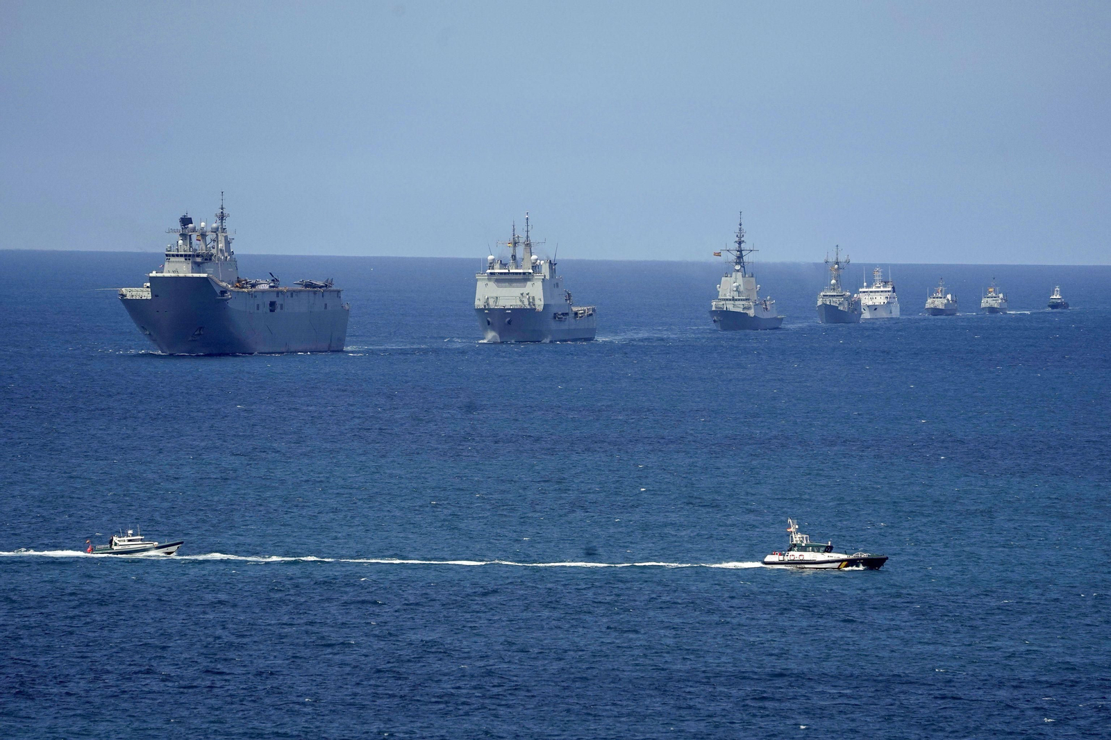 Las espectaculares imágenes de la exhibición por el Día de las Fuerzas Armadas en Gijón