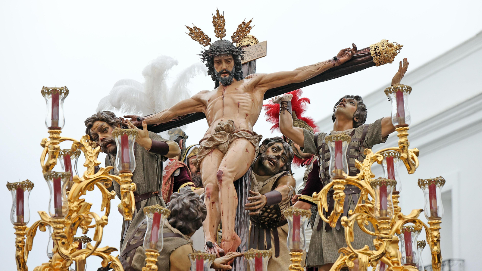 La lluvia apareció en la tarde del Viernes Santo