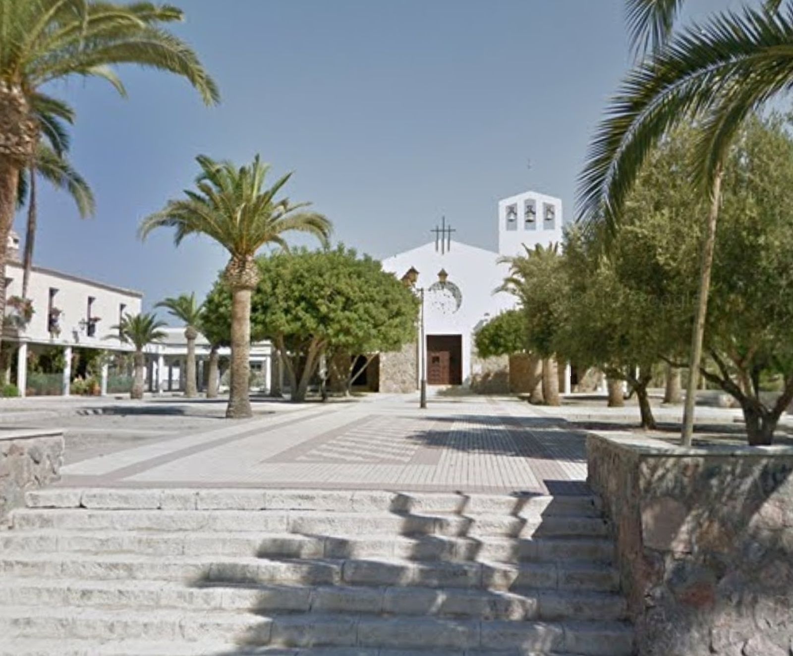 Fachada de la iglesia de San Isidro en Huércal-Overa.
