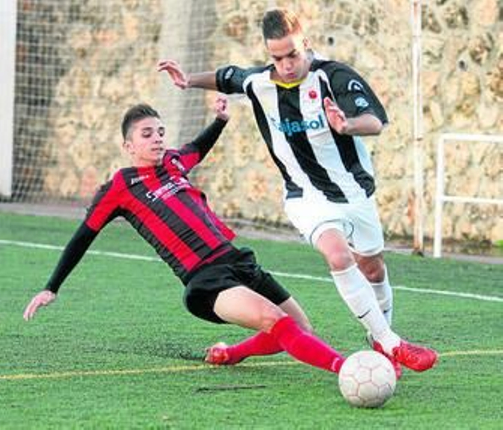 Palermos y rosaleños, durante un lance del encuentro de ayer.