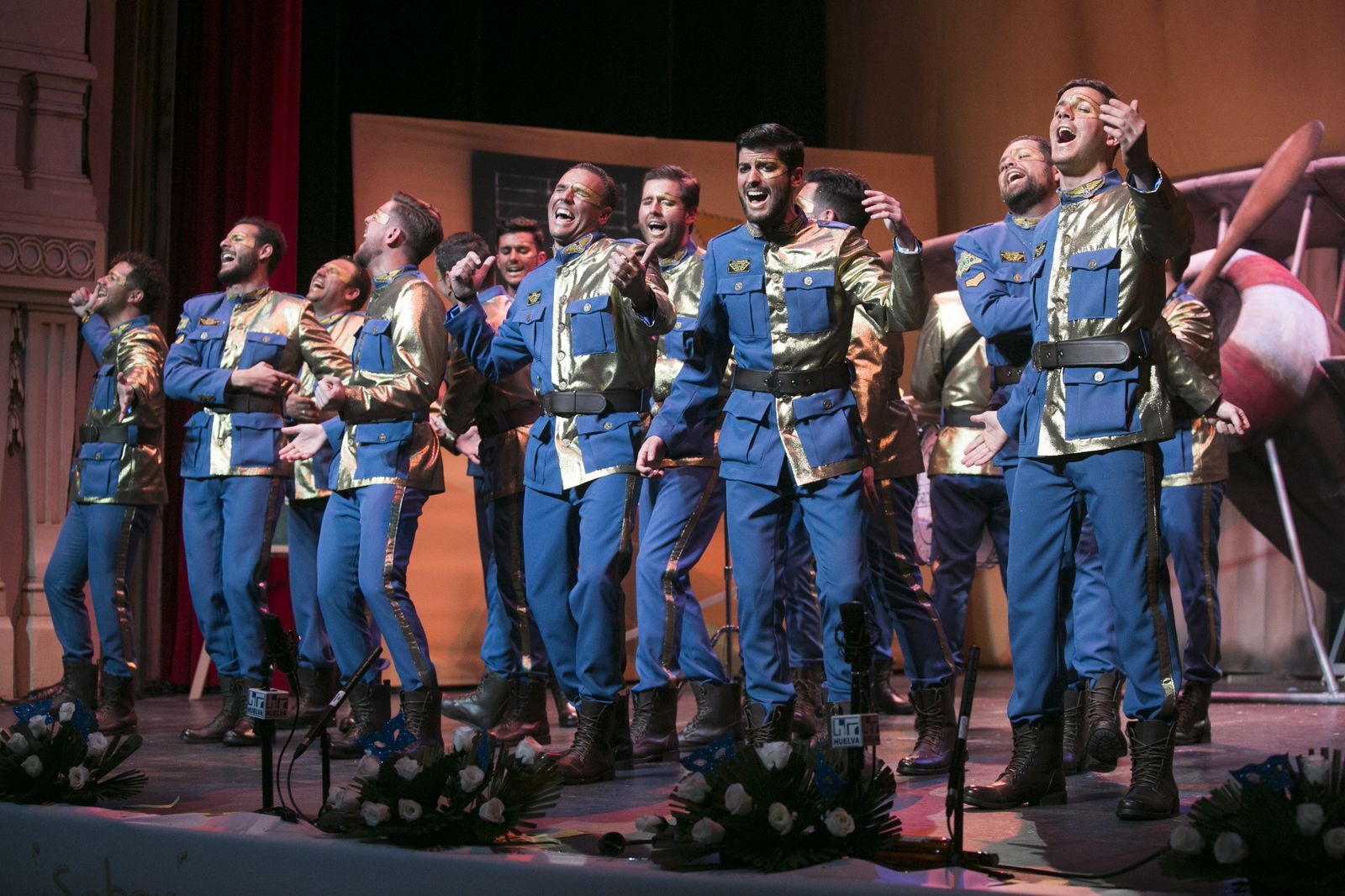 Comparsa 'El escuadrón del segundo mes', de Carmona (Sevilla)