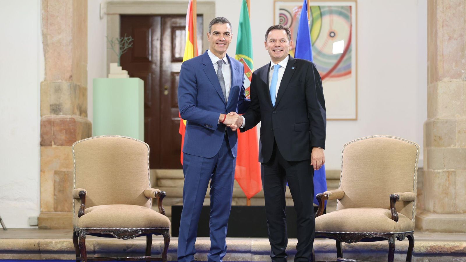 Pedro Sánchez y Luis Montenegro en el Museo de Faro.