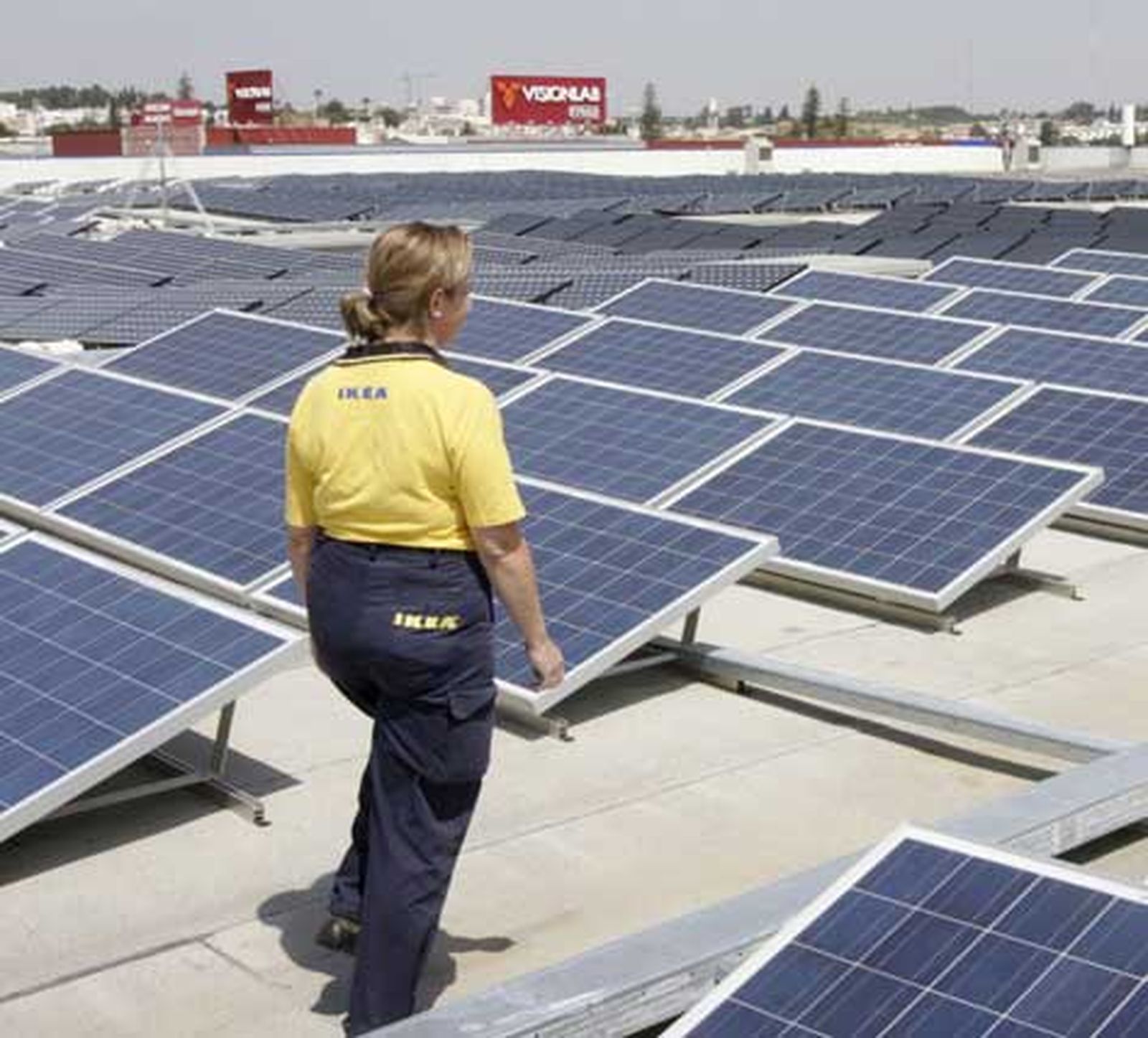 Ikea inaugura en Sevilla su primera planta fotovoltaica en España