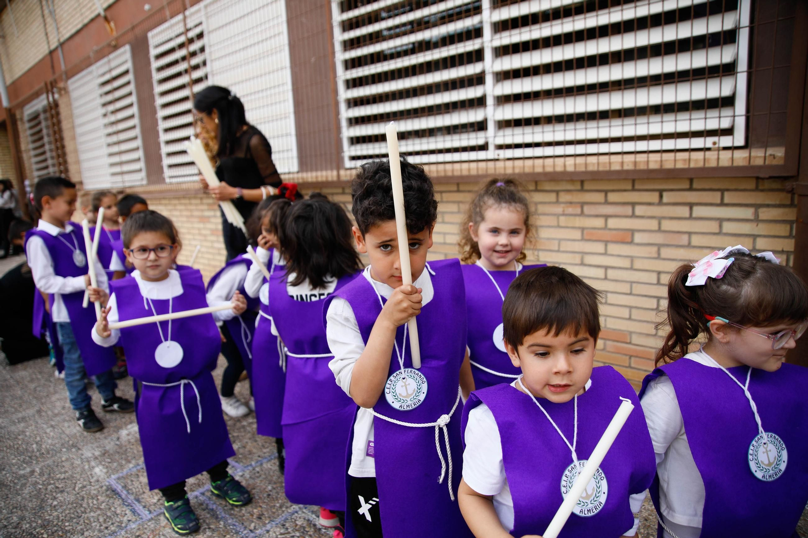 Las imágenes del CEIP San Fernando de El Zapillo de la ciudad de Almería en procesión en el viernes de dolores