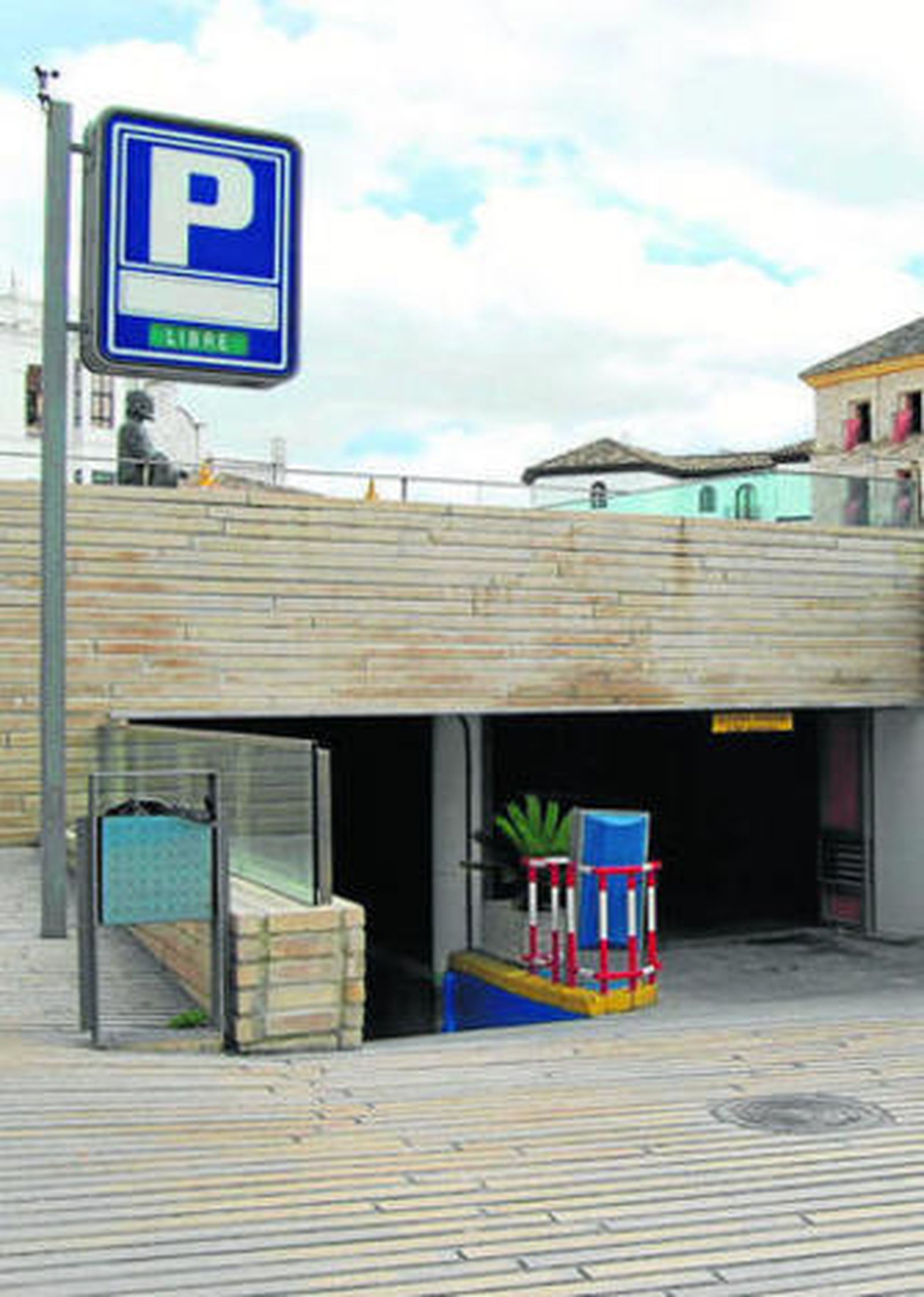 Instalaciones del aparcamiento de la Plaza de la Constitución.