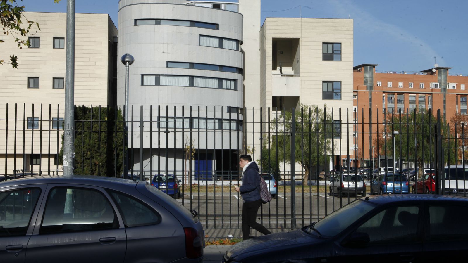 Campus con facultades de Odontología, Fisioterapia y Enfermería.