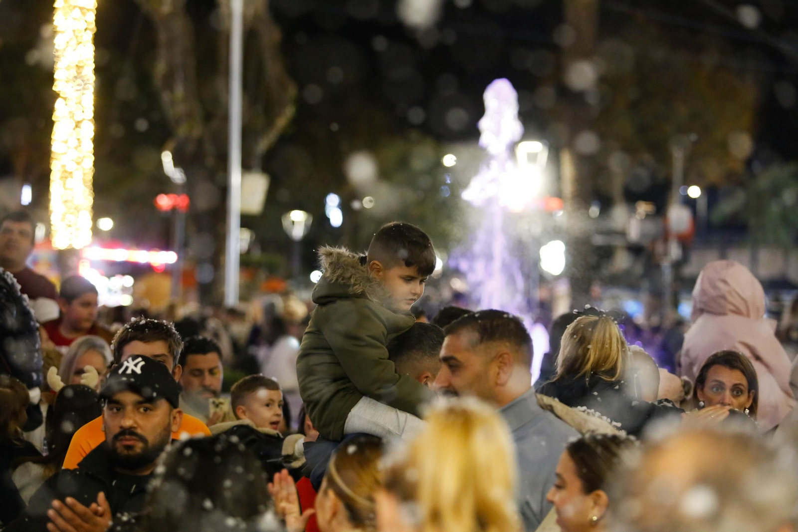 Las fotografías del encendido del alumbrado de Navidad en San Roque