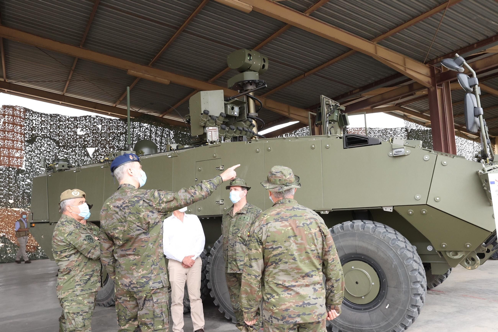 El Rey Felipe VI asiste a un ejercicio militar de la Brigada 2035 en Viator