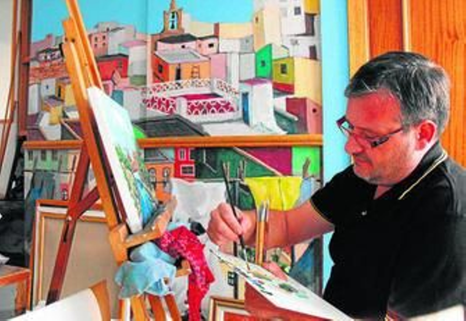 Luis García Yepes trabajando en su taller.